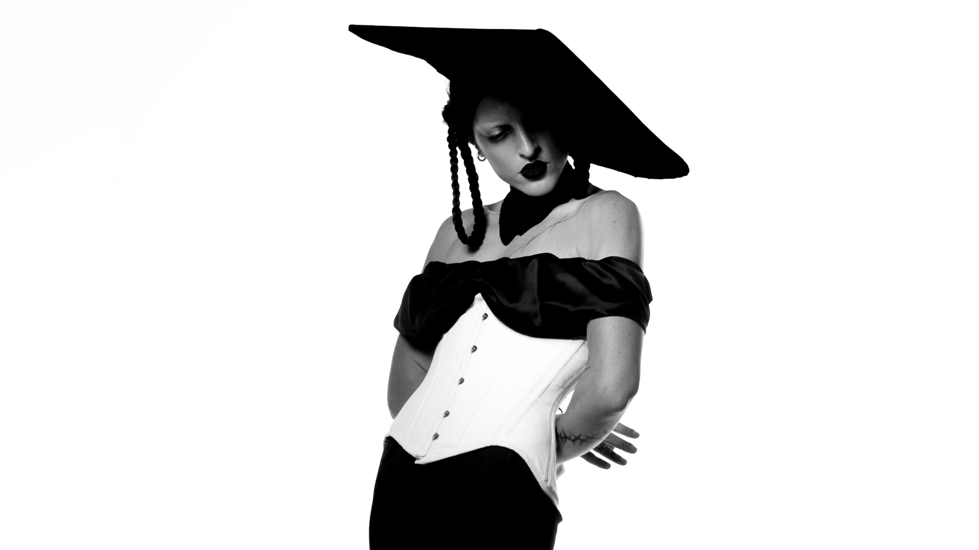 Studio Alejandro León — Victoria
